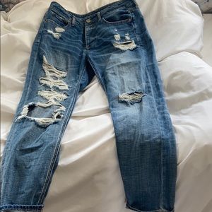 Ripped American eagle mom jeans